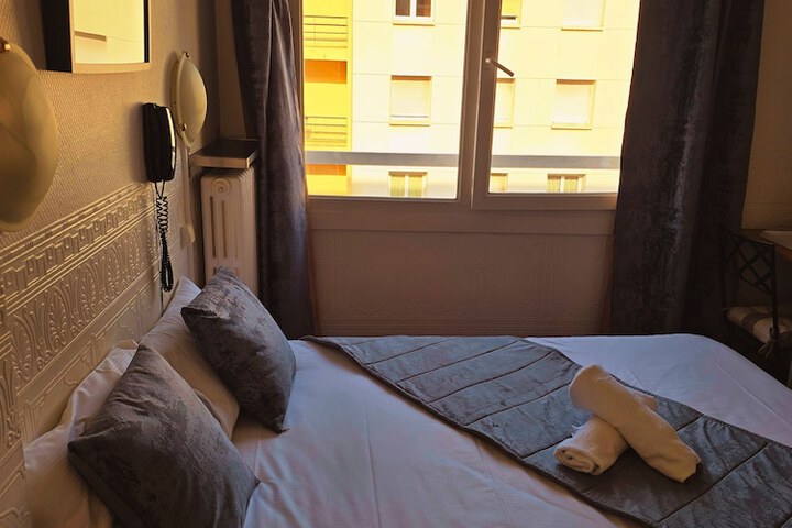 Room 17 of 37