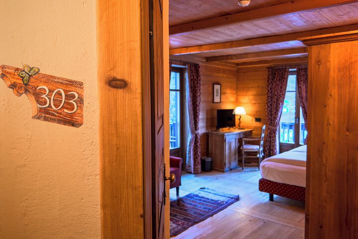 Room 10 of 34