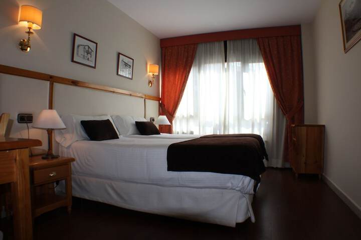 Room 9 of 33