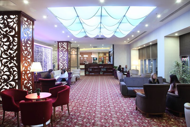 Entrance & Lobby