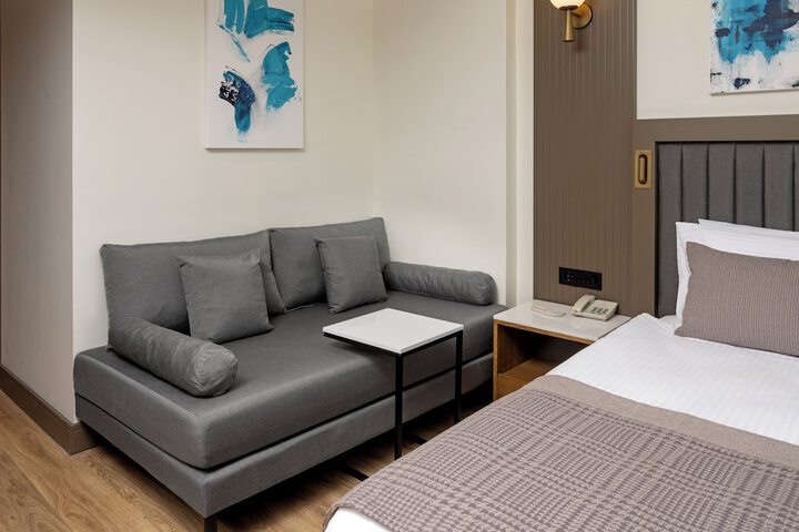 Room 13 of 189