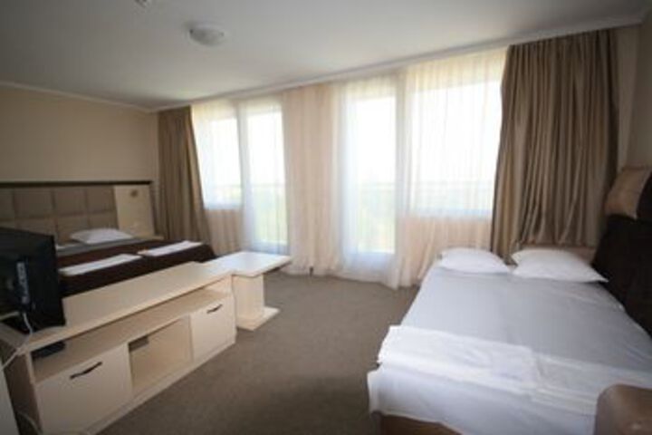 Room 10 of 24