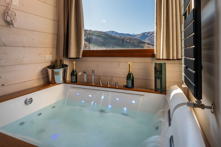 Hot Tub 86 of 153
