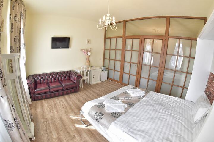 Room 16 of 44