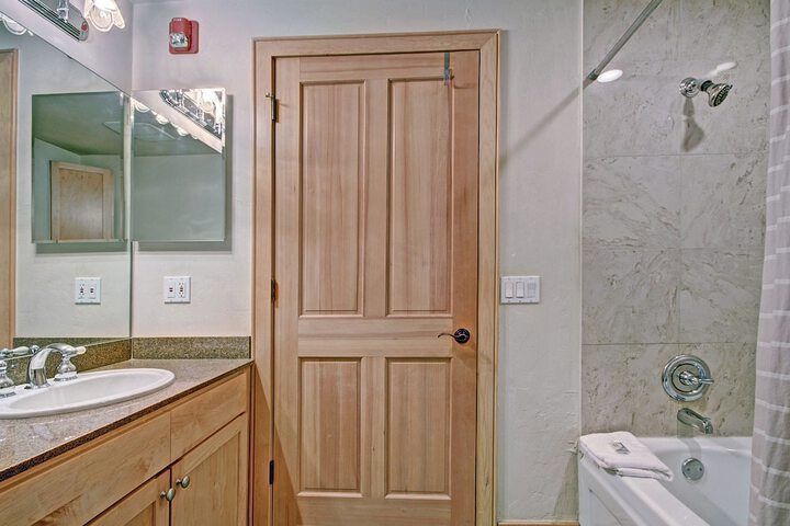 Room 9 of 21