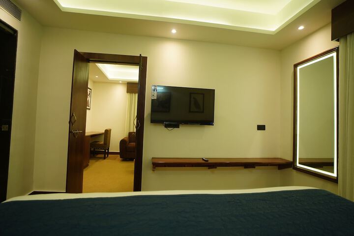 Room 36 of 111