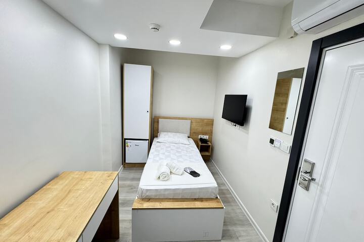 Room 3 of 35