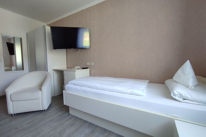 Room 11 of 43