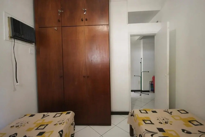 Room 4 of 17