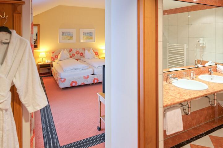 Room 12 of 46