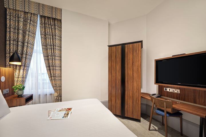Room 9 of 34