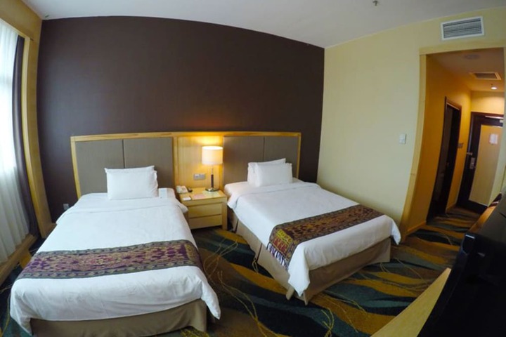 Room 9 of 35