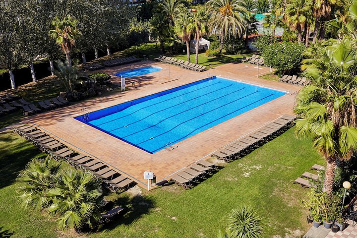 Hotel Pool
