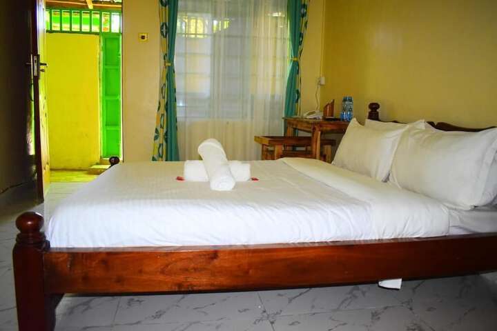 Room 2 of 37