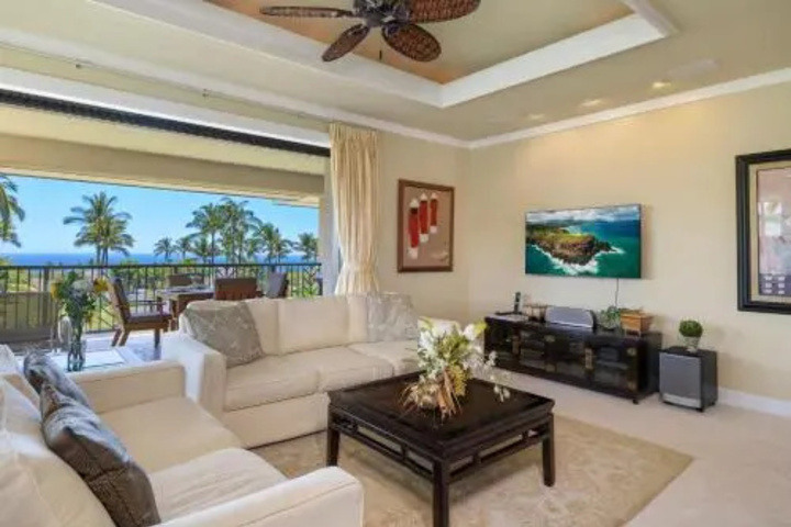 Exterior of Waiulaula Ridge F201