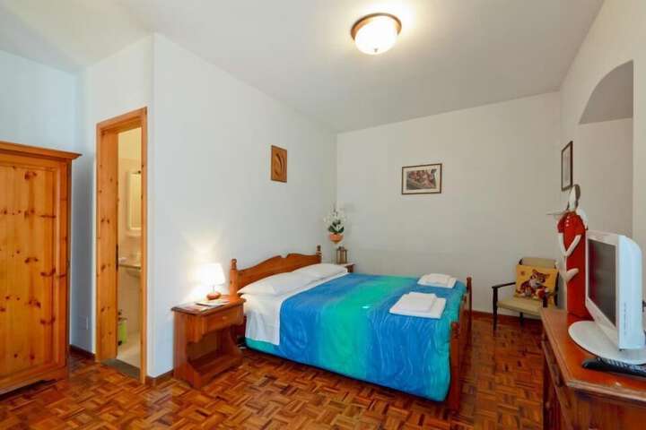 Room 6 of 23