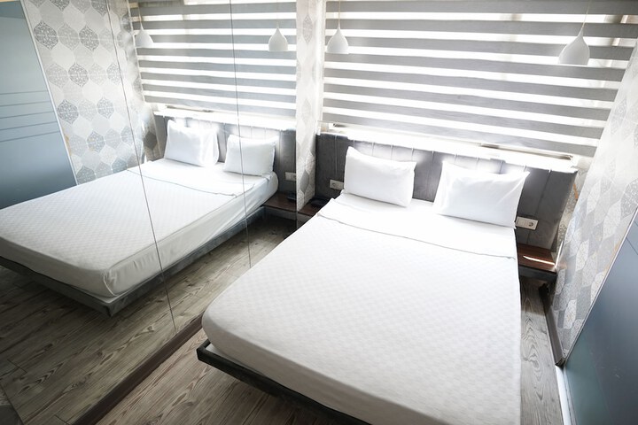 Room 8 of 31