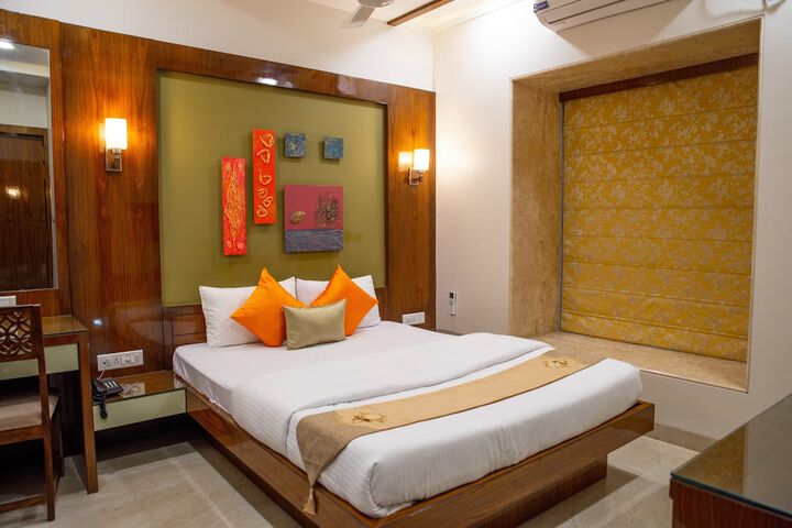 Room 8 of 30