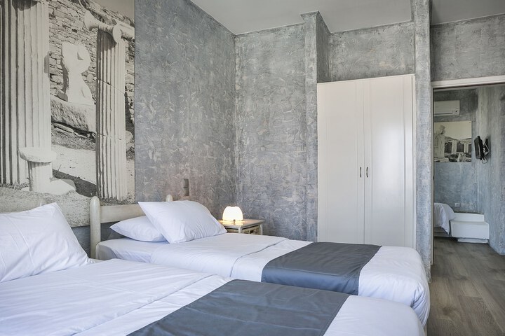 Room 9 of 27