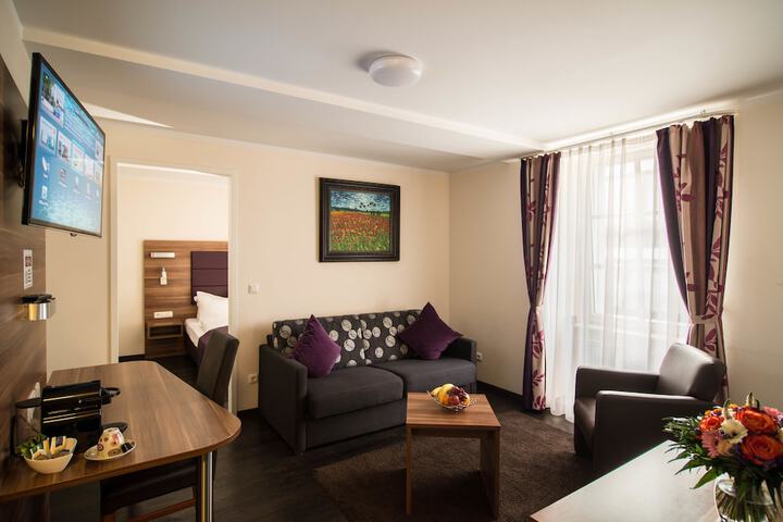 Room 34 of 42