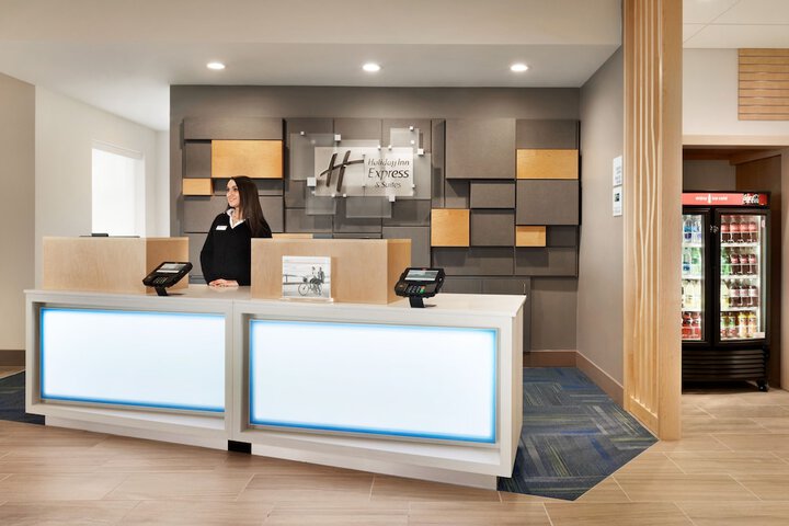 Check-in/check-out kiosk