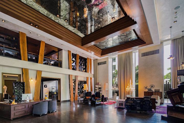 Entrance & Lobby