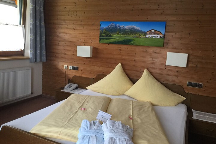 Room 33 of 82