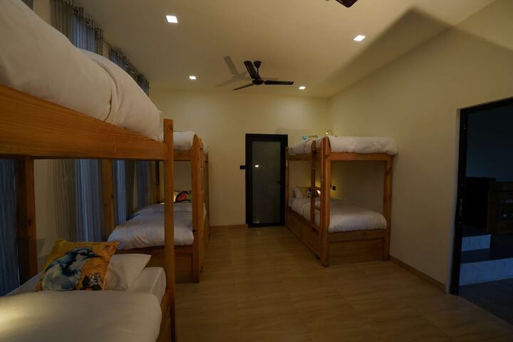 Room 10 of 46