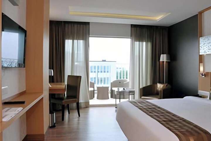 Room 10 of 33