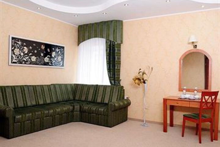 Room 11 of 38