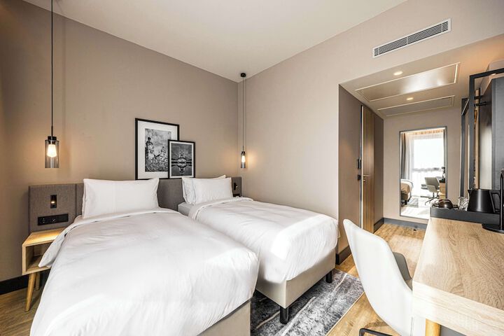 Room 25 of 108