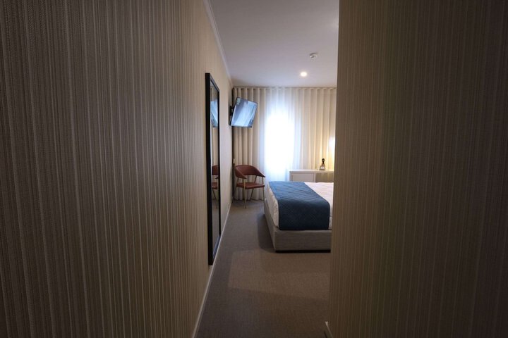 Room 33 of 70