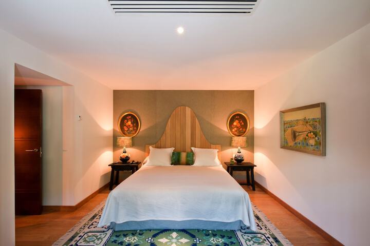 Room 13 of 42