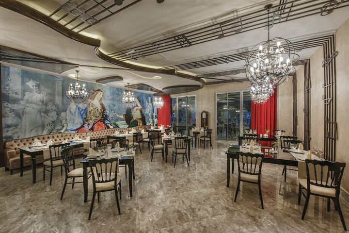 Dining 75 of 138