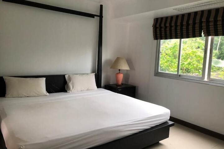 Room 8 of 28