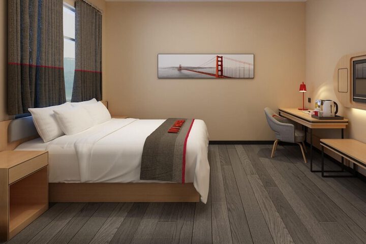 Room 16 of 34