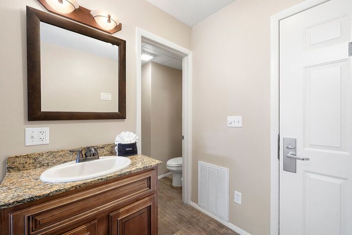 Room 140 of 220