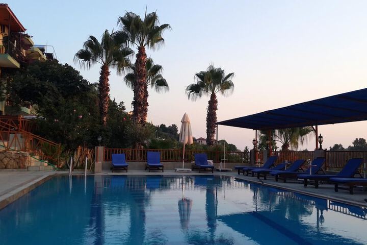 Pool 44 of 68
