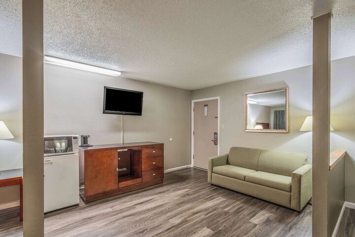 Room 18 of 27