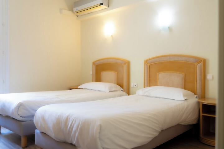 Room 17 of 44