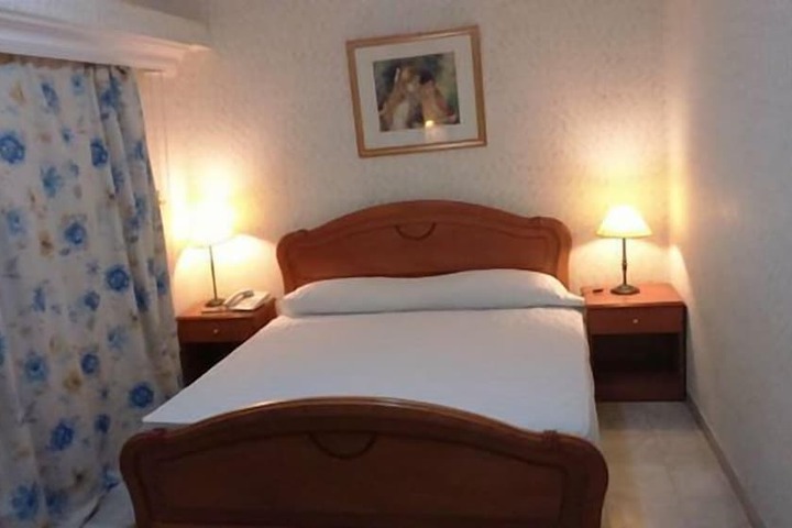 Room 5 of 13