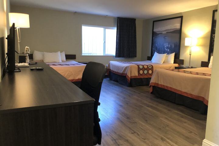 2 Queen Beds (14 of 20)