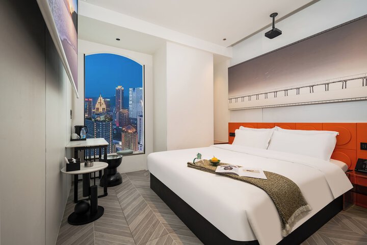 Room 16 of 24