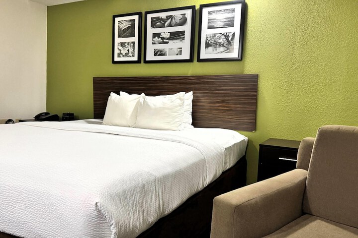 Room 52 of 95
