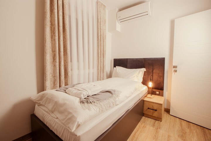 Room 12 of 23