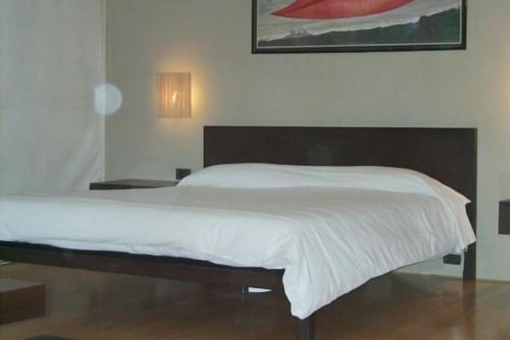Room 8 of 34
