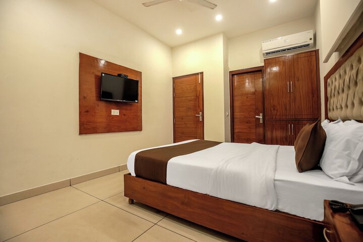 Room 32 of 51