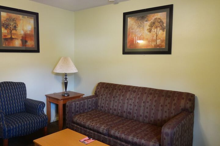 Room 15 of 28