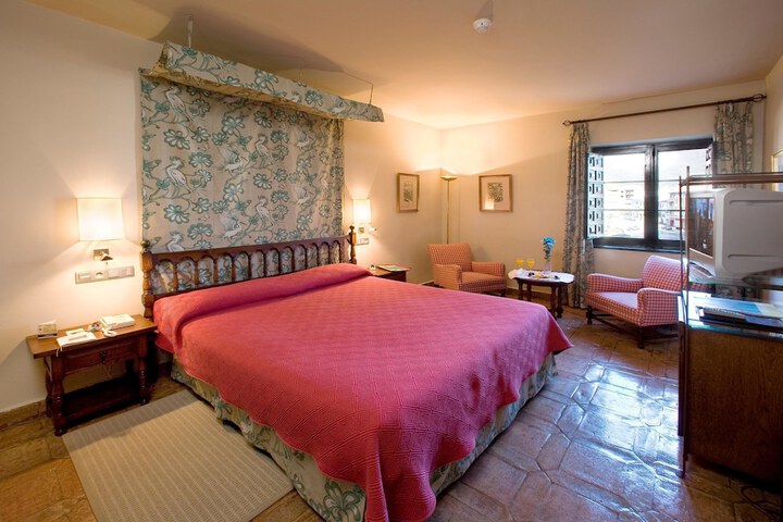 Room 6 of 34