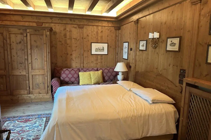 Room 2 of 18